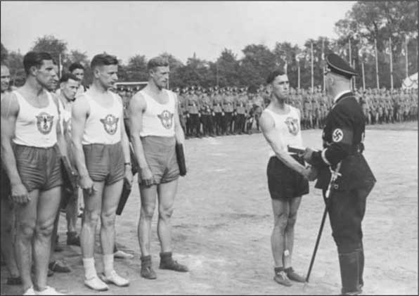 Иллюстрация к книге — Зондеркоманда Х. Колдовской проект Гиммлера [i_029.jpg]