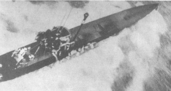 Иллюстрация к книге — Подводная война Гитлера. 1939-1942. Охотники. Часть II [i_016.jpg]