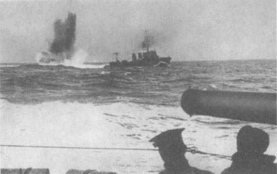 Иллюстрация к книге — Подводная война Гитлера. 1939-1942. Охотники. Часть II [i_022.jpg]