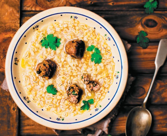 Иллюстрация к книге — Деревенская кухня. Простые и вкусные блюда в сковороде и горшочке [i_012.jpg]