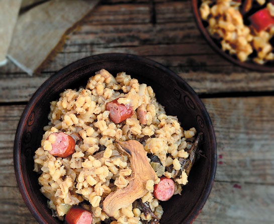 Иллюстрация к книге — Деревенская кухня. Простые и вкусные блюда в сковороде и горшочке [i_062.jpg]