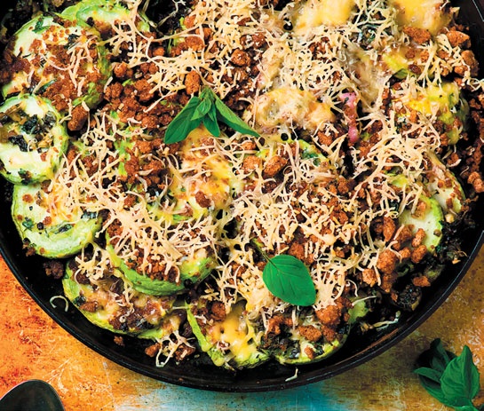 Иллюстрация к книге — Деревенская кухня. Простые и вкусные блюда в сковороде и горшочке [i_073.jpg]