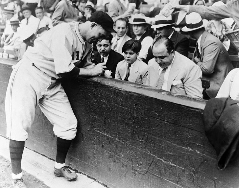 Иллюстрация к книге — Мистер Капоне [i_008.jpg]