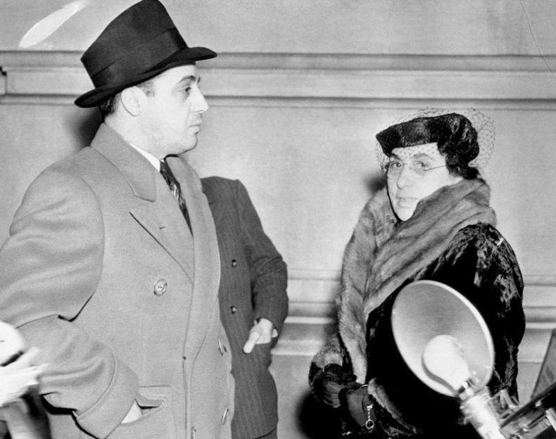 Иллюстрация к книге — Мистер Капоне [i_022.jpg]