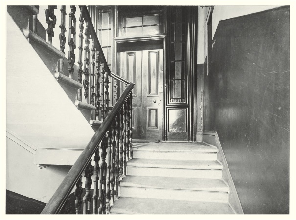 Иллюстрация к книге — Конан Дойль на стороне защиты [i_008.jpg]