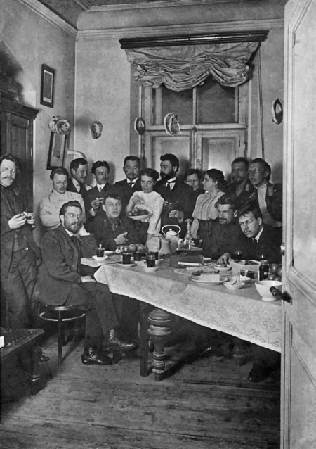 Иллюстрация к книге — Эта короткая жизнь. Николай Вавилов и его время [i_012.jpg]