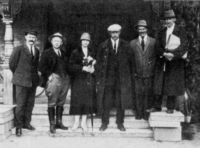 Иллюстрация к книге — Эта короткая жизнь. Николай Вавилов и его время [i_029.jpg]