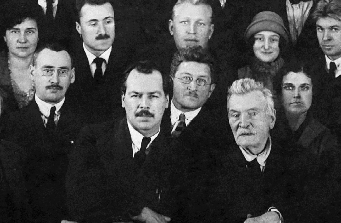 Иллюстрация к книге — Эта короткая жизнь. Николай Вавилов и его время [i_038.jpg]