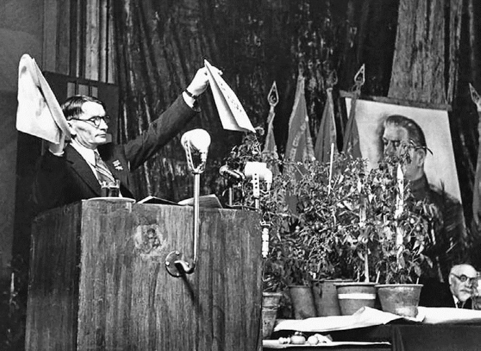 Иллюстрация к книге — Эта короткая жизнь. Николай Вавилов и его время [i_071.jpg]