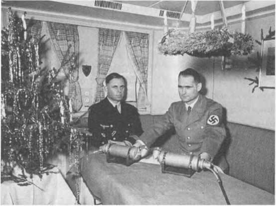 Иллюстрация к книге — Тайна смерти Рудольфа Гесса [i_012.jpg]