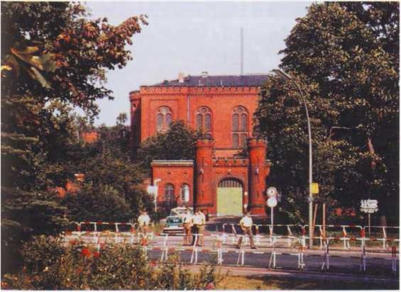 Иллюстрация к книге — Тайна смерти Рудольфа Гесса [i_064.jpg]