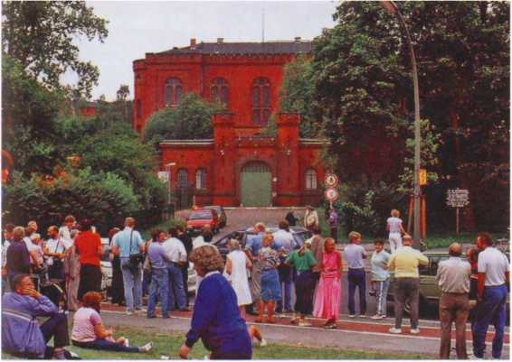 Иллюстрация к книге — Тайна смерти Рудольфа Гесса [i_092.jpg]