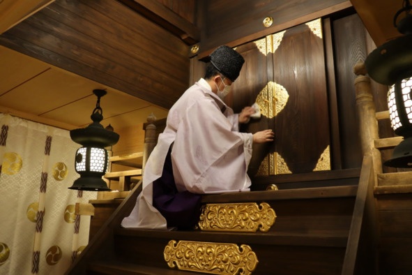 Иллюстрация к книге — Поэзия Басё. Перевод и смысл [image43_5dbaa9609eb56f4a8aa56675_jpg.jpg]