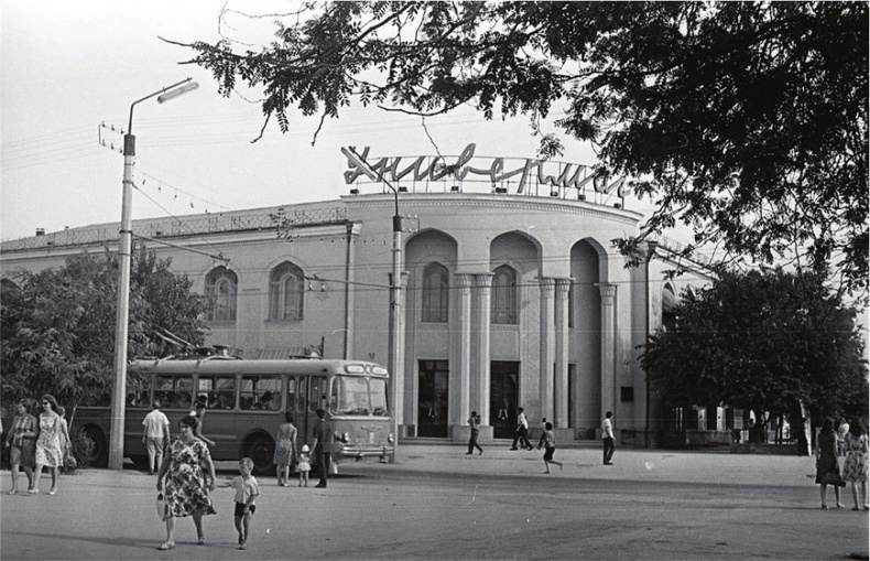 Иллюстрация к книге — Магазины «Березка»: парадоксы потребления в позднем СССР [i_026.jpg]