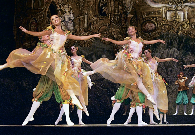 Иллюстрация к книге — Новый год в России. История праздника [i_118.jpg]