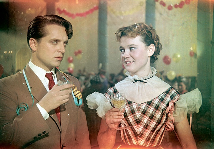 Иллюстрация к книге — Новый год в России. История праздника [i_200.jpg]