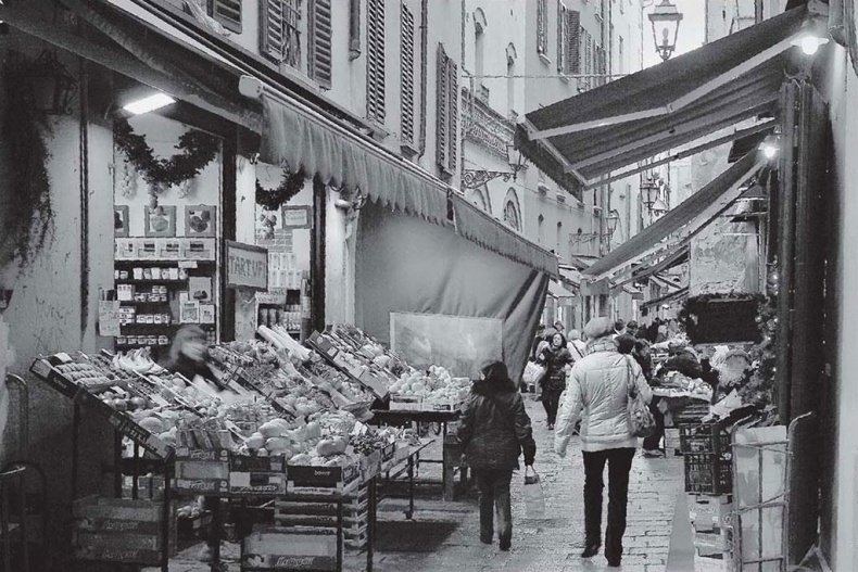 Иллюстрация к книге — Нежная магия Тосканы. Вино, коты и призраки [i_063.jpg]