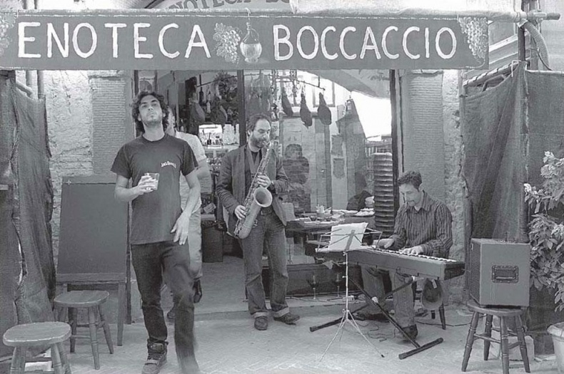 Иллюстрация к книге — Нежная магия Тосканы. Вино, коты и призраки [i_101.jpg]