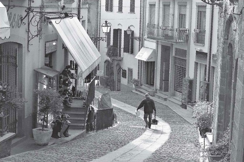 Иллюстрация к книге — Нежная магия Тосканы. Вино, коты и призраки [i_105.jpg]