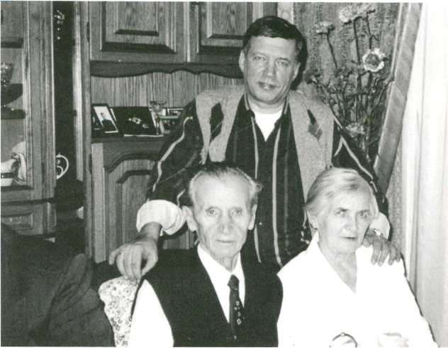 Иллюстрация к книге — Записки контрразведчика. Взгляд изнутри на противоборство КГБ и ЦРУ, и не только [i_015.jpg]