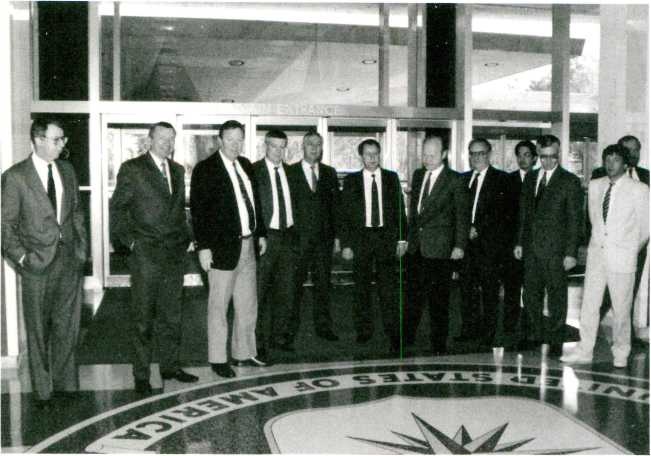 Иллюстрация к книге — Записки контрразведчика. Взгляд изнутри на противоборство КГБ и ЦРУ, и не только [i_062.jpg]