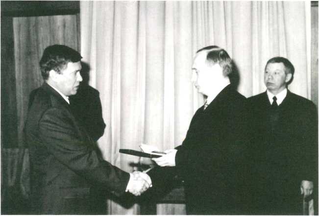 Иллюстрация к книге — Записки контрразведчика. Взгляд изнутри на противоборство КГБ и ЦРУ, и не только [i_086.jpg]