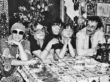 Иллюстрация к книге — Тайны жизни Ники Турбиной («Я не хочу расти…) [i_051.jpg]