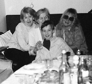 Иллюстрация к книге — Тайны жизни Ники Турбиной («Я не хочу расти…) [i_275.jpg]