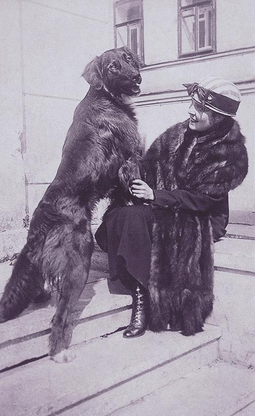 Иллюстрация к книге — Лиля Брик: Её Лиличество на фоне Люциферова века [i_021.jpg]