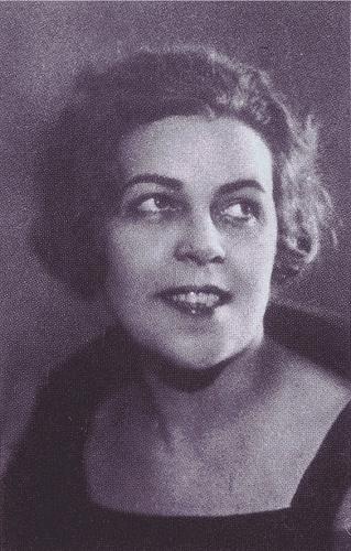 Иллюстрация к книге — Лиля Брик: Её Лиличество на фоне Люциферова века [i_026.jpg]