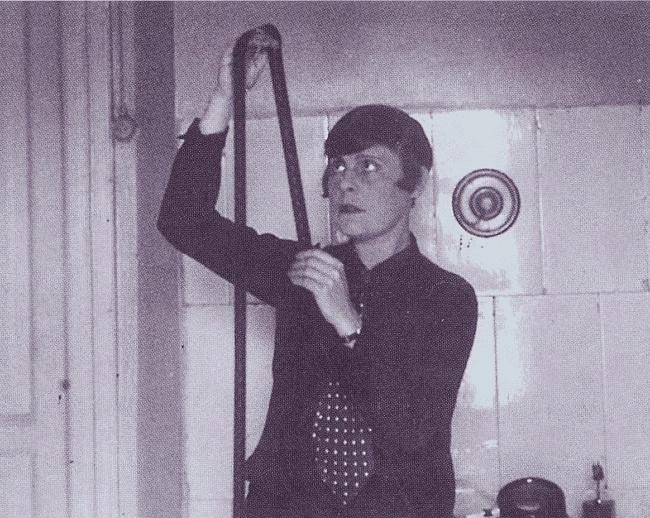 Иллюстрация к книге — Лиля Брик: Её Лиличество на фоне Люциферова века [i_039.jpg]