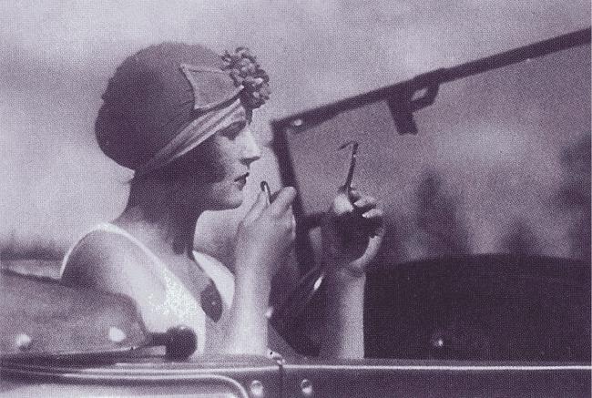 Иллюстрация к книге — Лиля Брик: Её Лиличество на фоне Люциферова века [i_044.jpg]