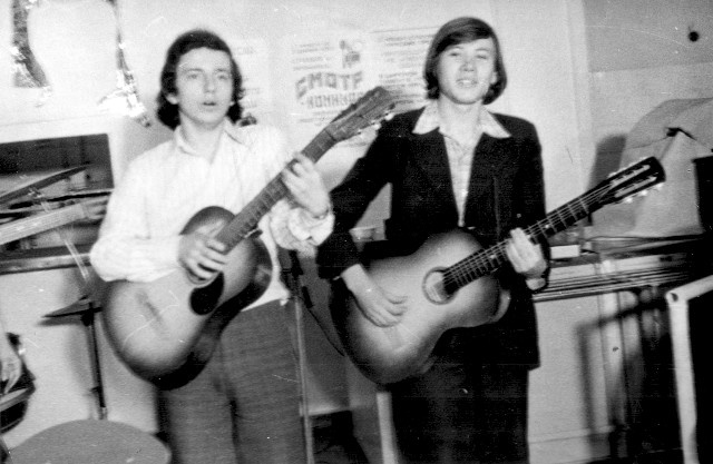 Иллюстрация к книге — Чайф. Рок-н-ролл это мы! Семейная сага [i_006.jpg]