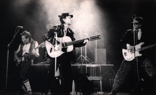 Иллюстрация к книге — Чайф. Рок-н-ролл это мы! Семейная сага [i_020.jpg]