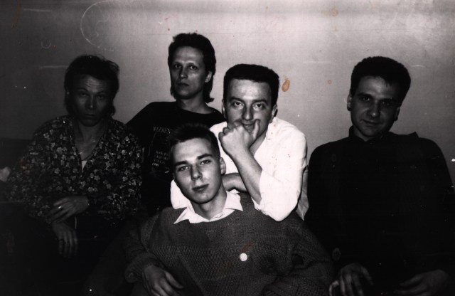 Иллюстрация к книге — Чайф. Рок-н-ролл это мы! Семейная сага [i_029.jpg]