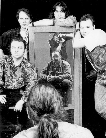 Иллюстрация к книге — Чайф. Рок-н-ролл это мы! Семейная сага [i_037.jpg]