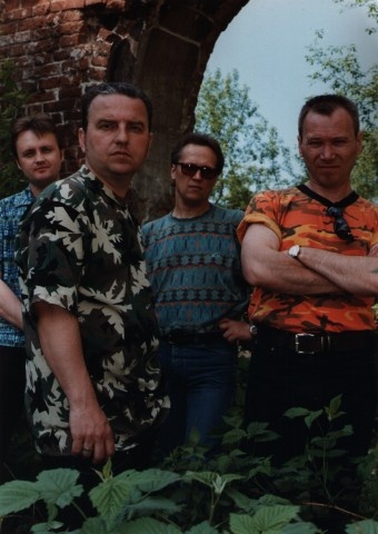 Иллюстрация к книге — Чайф. Рок-н-ролл это мы! Семейная сага [i_040.jpg]