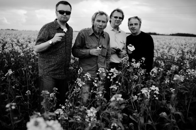 Иллюстрация к книге — Чайф. Рок-н-ролл это мы! Семейная сага [i_049.jpg]