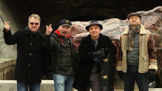 Иллюстрация к книге — Чайф. Рок-н-ролл это мы! Семейная сага [i_061.jpg]