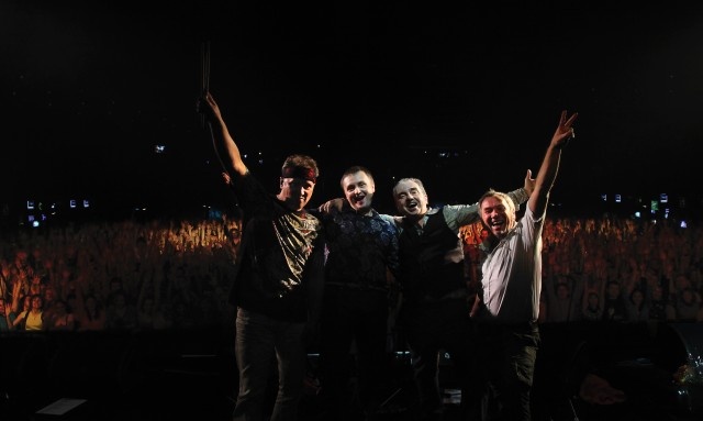 Иллюстрация к книге — Чайф. Рок-н-ролл это мы! Семейная сага [i_062.jpg]