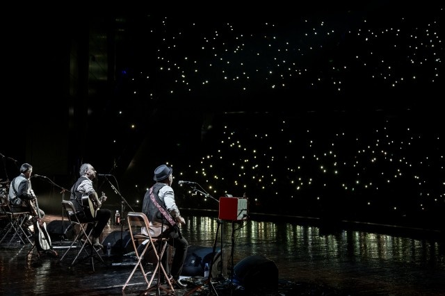 Иллюстрация к книге — Чайф. Рок-н-ролл это мы! Семейная сага [i_096.jpg]