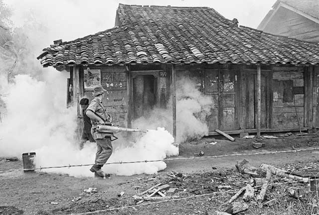 Иллюстрация к книге — Кровососы [i_028.jpg]