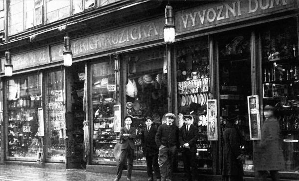 Иллюстрация к книге — Сто чудес [i_006.jpg]