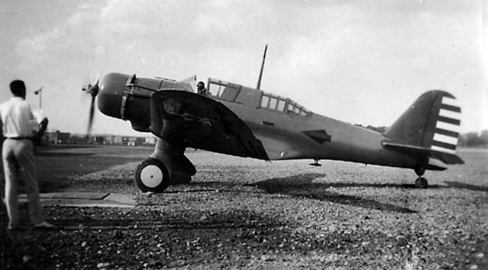 Иллюстрация к книге — Истребитель-«молния» P-38 «Лайтнинг» [i_006.jpg]