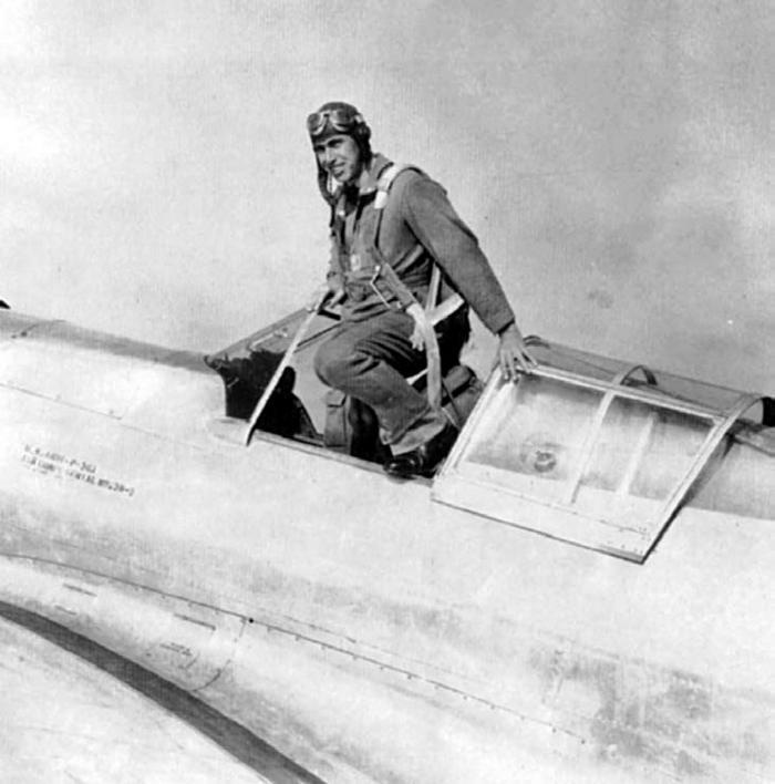 Иллюстрация к книге — Истребитель-«молния» P-38 «Лайтнинг» [i_009.jpg]