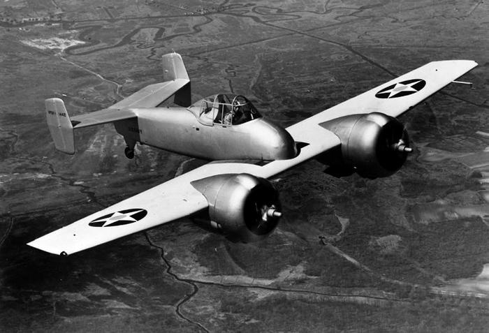 Иллюстрация к книге — Истребитель-«молния» P-38 «Лайтнинг» [i_025.jpg]