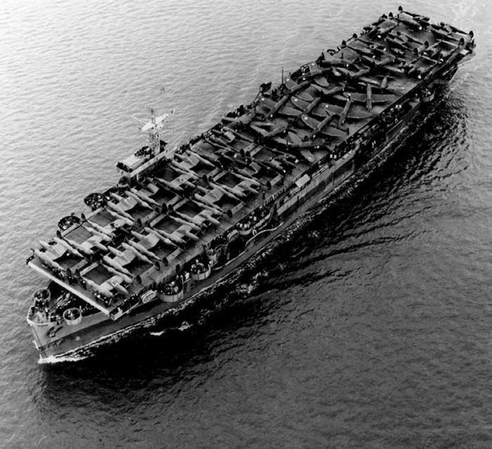 Иллюстрация к книге — Истребитель-«молния» P-38 «Лайтнинг» [i_065.jpg]