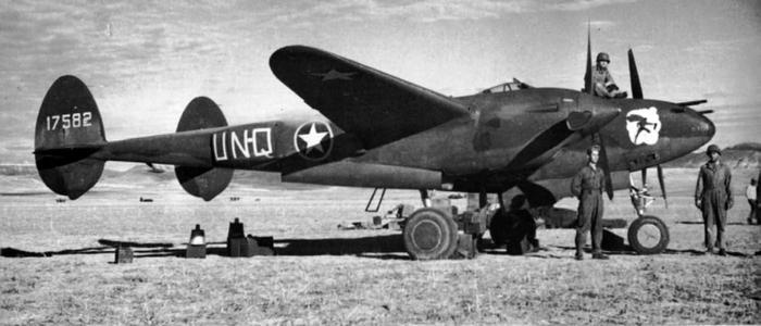 Иллюстрация к книге — Истребитель-«молния» P-38 «Лайтнинг» [i_072.jpg]