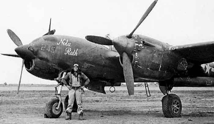 Иллюстрация к книге — Истребитель-«молния» P-38 «Лайтнинг» [i_096.jpg]