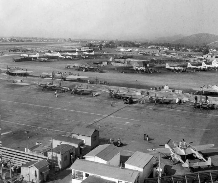 Иллюстрация к книге — Истребитель-«молния» P-38 «Лайтнинг» [i_106.jpg]